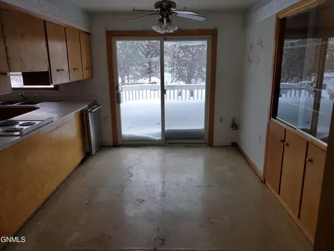 155 5th Ave Se Ave SE, Dickinson, ND 58601 photo 6