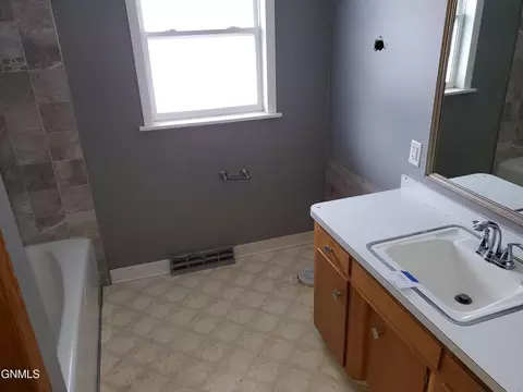 155 5th Ave Se Ave SE, Dickinson, ND 58601 photo 8