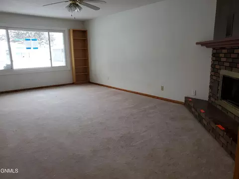 155 5th Ave Se Ave SE, Dickinson, ND 58601 photo 5