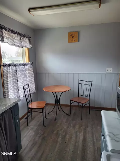 513 13th Ave W, Williston, ND 58801 photo 8