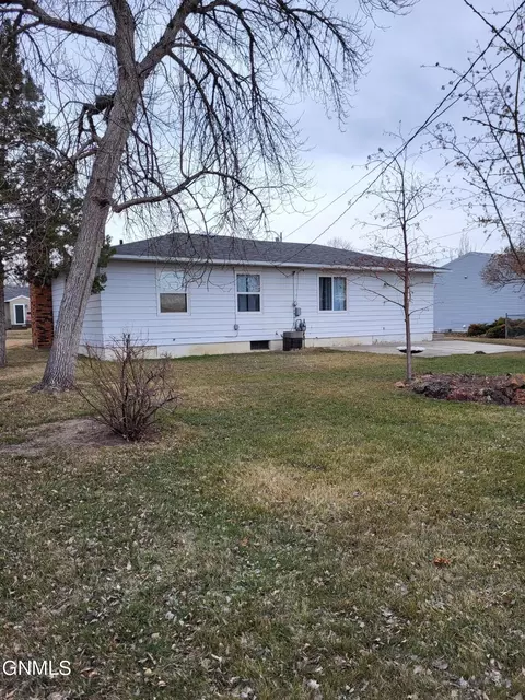 513 13th Ave W, Williston, ND 58801 photo 19