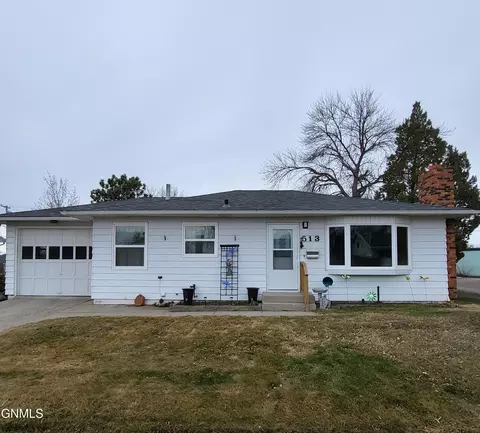 513 13th Ave W, Williston, ND 58801