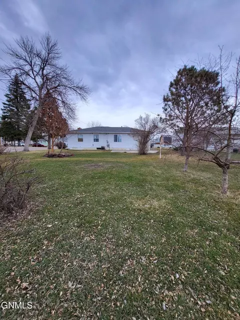 513 13th Ave W, Williston, ND 58801 photo 18