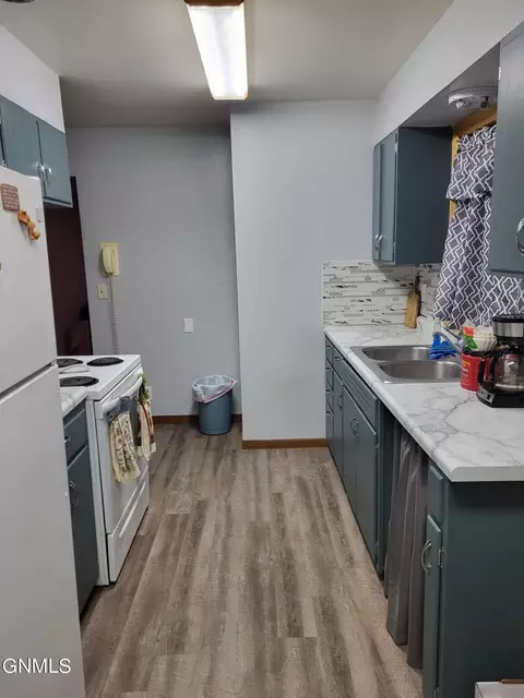 513 13th Ave W, Williston, ND 58801 photo 4
