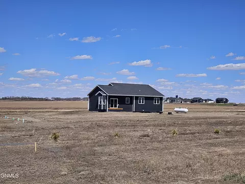 4586 Trailblazer Loop, Mandan, ND 58554 photo 5