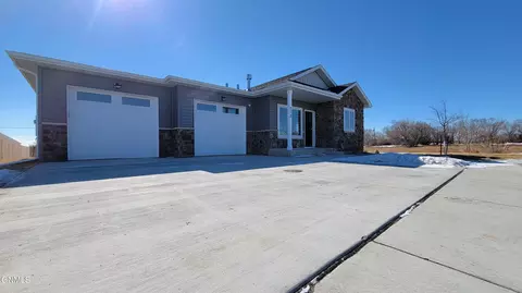 212 Crabapple Dr, Williston, ND 58801 photo 7