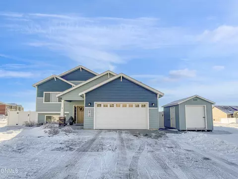 3615 32nd St W, Williston, ND 58801 photo 1