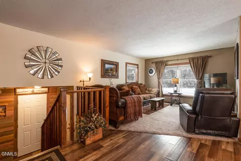 6162 Comet Ln, Bismarck, ND 58503 photo 4