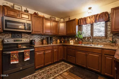 6162 Comet Ln, Bismarck, ND 58503 photo 11