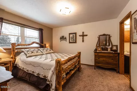 6162 Comet Ln, Bismarck, ND 58503 photo 17