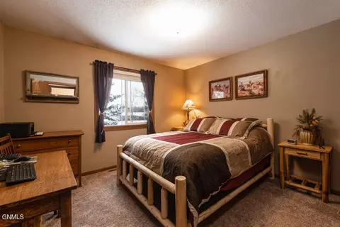 6162 Comet Ln, Bismarck, ND 58503 photo 16