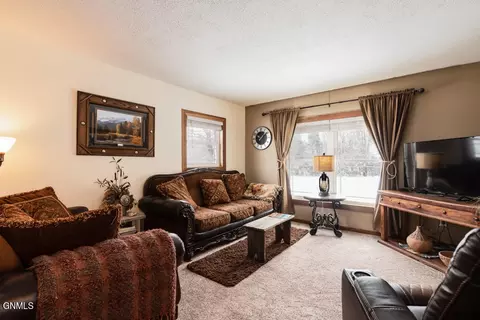 6162 Comet Ln, Bismarck, ND 58503 photo 5