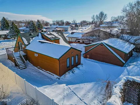 1305 Johns Dr, Mandan, ND 58554 photo 54
