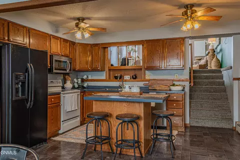 1305 Johns Dr, Mandan, ND 58554 photo 9