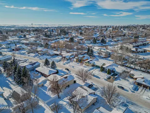 1305 Johns Dr, Mandan, ND 58554 photo 49