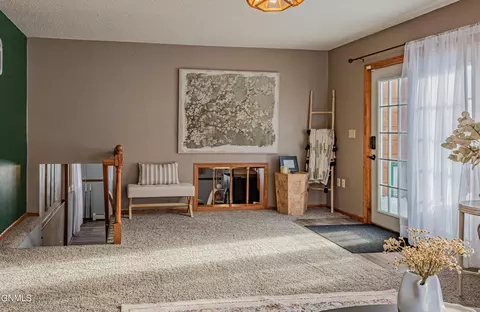1305 Johns Dr, Mandan, ND 58554 photo 8