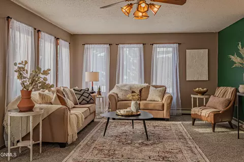 1305 Johns Dr, Mandan, ND 58554 photo 5