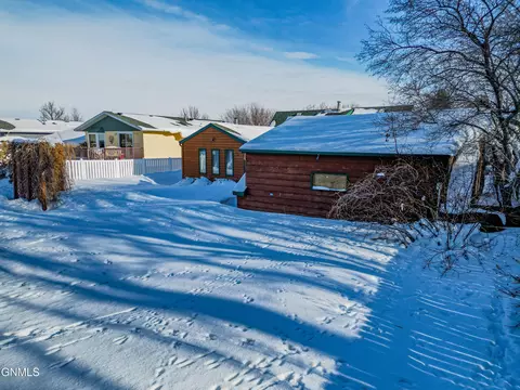 1305 Johns Dr, Mandan, ND 58554 photo 55