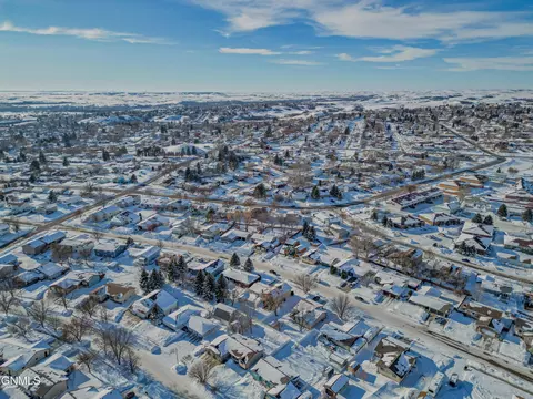 1305 Johns Dr, Mandan, ND 58554 photo 48