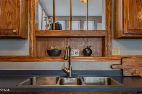 1305 Johns Dr, Mandan, ND 58554 photo 12
