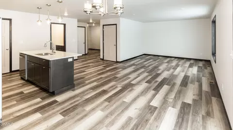 227 Irvine Loop, Bismarck, ND 58504 photo 8