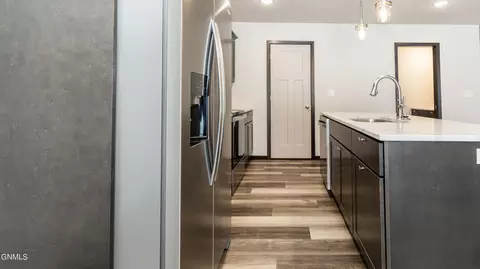 227 Irvine Loop, Bismarck, ND 58504 photo 6