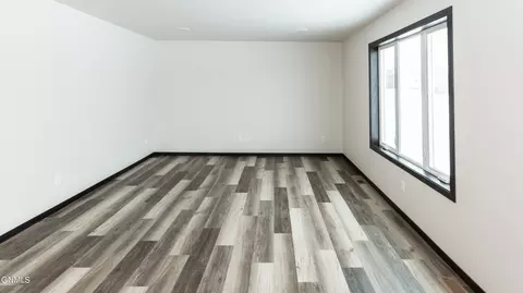 227 Irvine Loop, Bismarck, ND 58504 photo 9