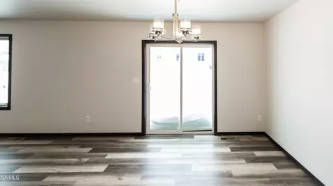 227 Irvine Loop, Bismarck, ND 58504 photo 7