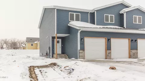 227 Irvine Loop, Bismarck, ND 58504 photo 1