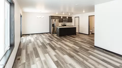 227 Irvine Loop, Bismarck, ND 58504 photo 10