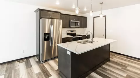 227 Irvine Loop, Bismarck, ND 58504 photo 5