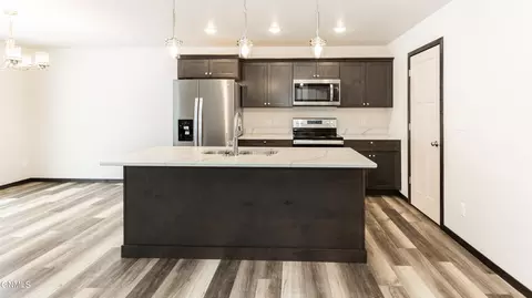 227 Irvine Loop, Bismarck, ND 58504 photo 4