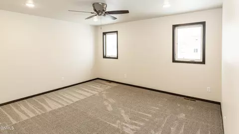 227 Irvine Loop, Bismarck, ND 58504 photo 12