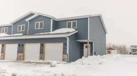 229 Irvine Loop, Bismarck, ND 58504 photo 1