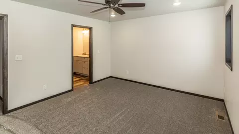 229 Irvine Loop, Bismarck, ND 58504 photo 14