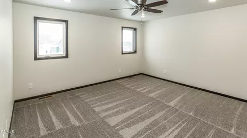 229 Irvine Loop, Bismarck, ND 58504 photo 12