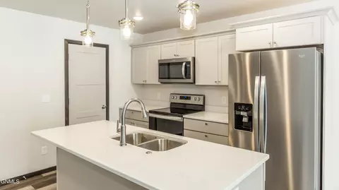 229 Irvine Loop, Bismarck, ND 58504 photo 5