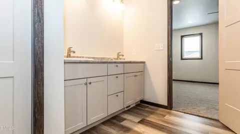 229 Irvine Loop, Bismarck, ND 58504 photo 16