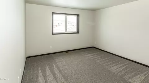 229 Irvine Loop, Bismarck, ND 58504 photo 22