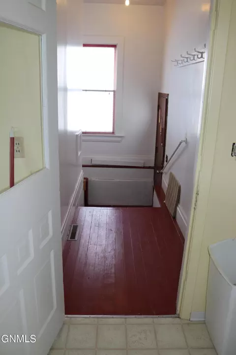 502 6th Ave, Edgeley, ND 58433 photo 8