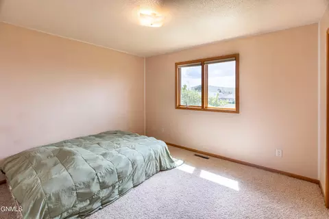 801 E Calgary Ave, Bismarck, ND 58503 photo 10