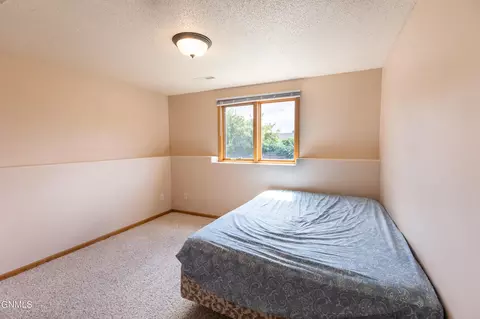 801 E Calgary Ave, Bismarck, ND 58503 photo 17