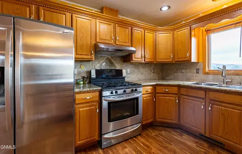 801 E Calgary Ave, Bismarck, ND 58503 photo 3