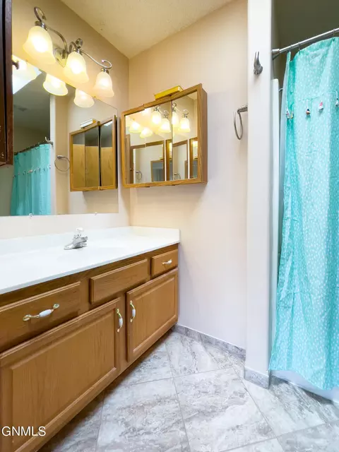 801 E Calgary Ave, Bismarck, ND 58503 photo 9