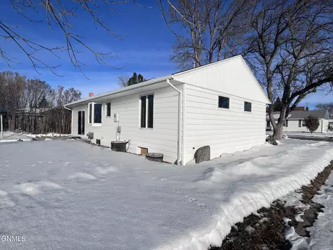 1401 1st Ave E, Williston, ND 58801 photo 19