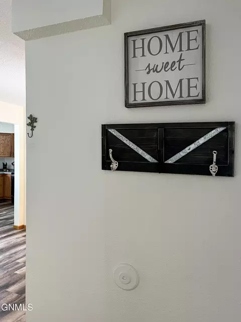 2222 13th Ave W, Williston, ND 58801 photo 4