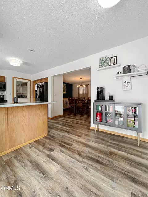 2222 13th Ave W, Williston, ND 58801 photo 7