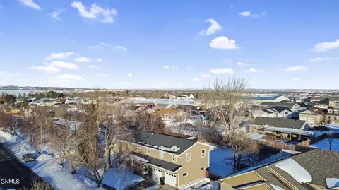 2222 13th Ave W, Williston, ND 58801 photo 3