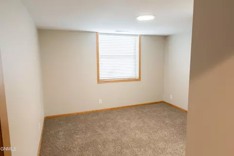 1162 12th St E, Dickinson, ND 58601 photo 51