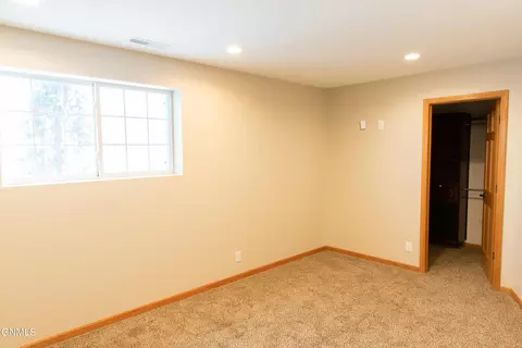 1162 12th St E, Dickinson, ND 58601 photo 47